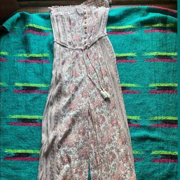 all clothes are brand new or worn once! - Picture 2 of 8